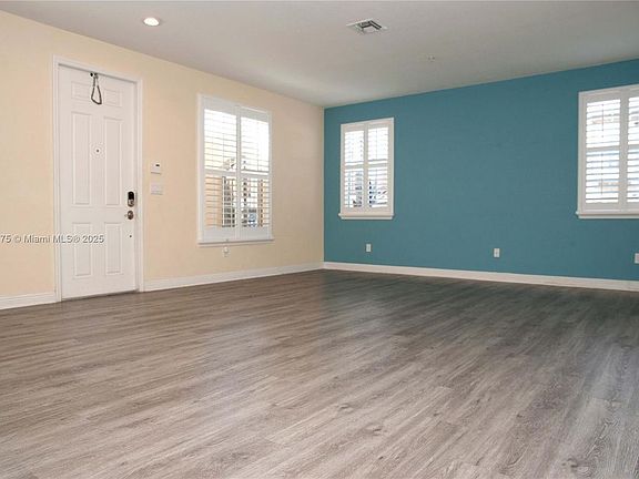 5th image of 14620 SW 15th St