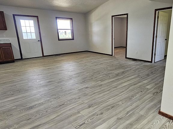 5th image of 256 Foxden Drive