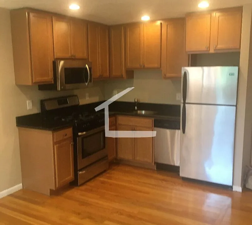 352 Market St #2B
