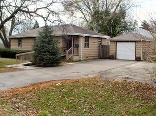 1917 Parklane Ave, McHenry, IL 60050