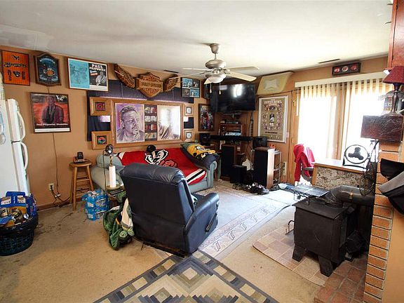 3rd image of 613 Topeka Dr
