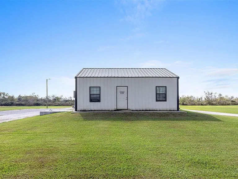 299 Rita Dr — Photo 2