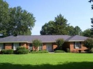 205 N Buckingham St, Okolona, MS 38860