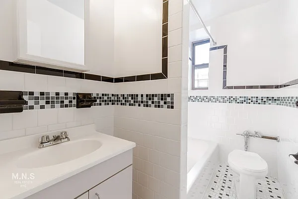 Rented by MNS | media 10