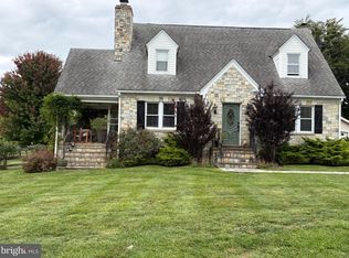411 S 11th St, Purcellville, VA 20132