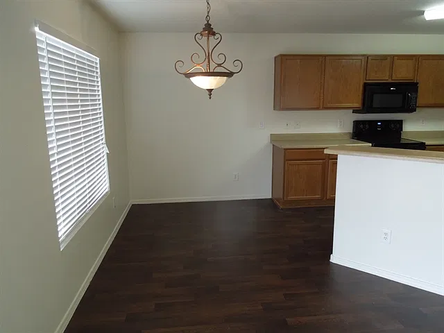 4 bed, 3.0 bath, 2267 sqft, $2,110 — Photo 4