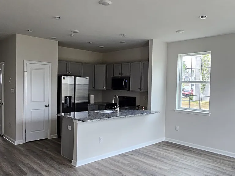 44 Elliot Ln — Photo 5