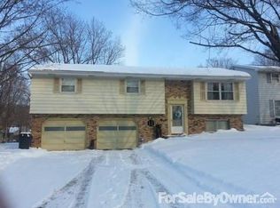 490 N Country Club Rd, Decatur, IL 62521