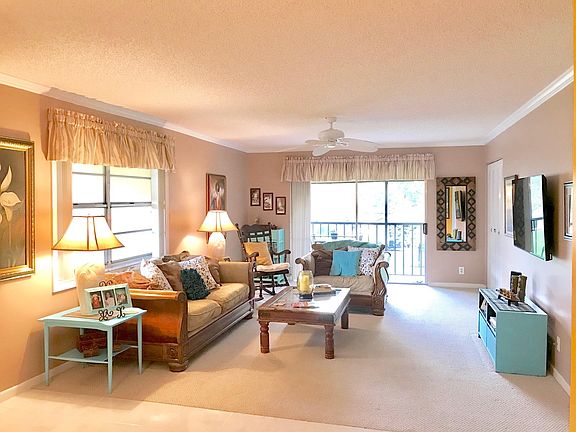5th image of 2915 SW 22nd Ave #2080