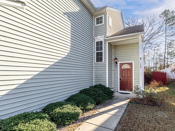 4th image of 105 Otter Crest Way