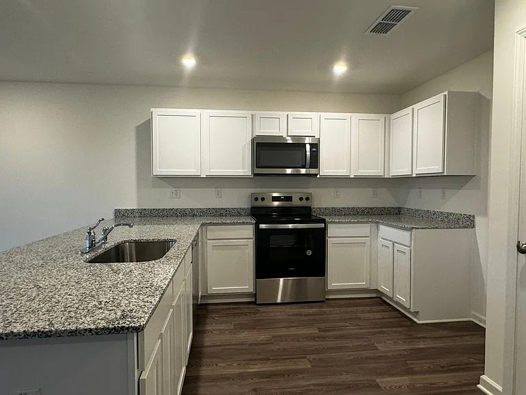 249 Isabella Way — Photo 2