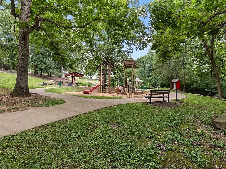 701 Oak Run Ln — Photo 46