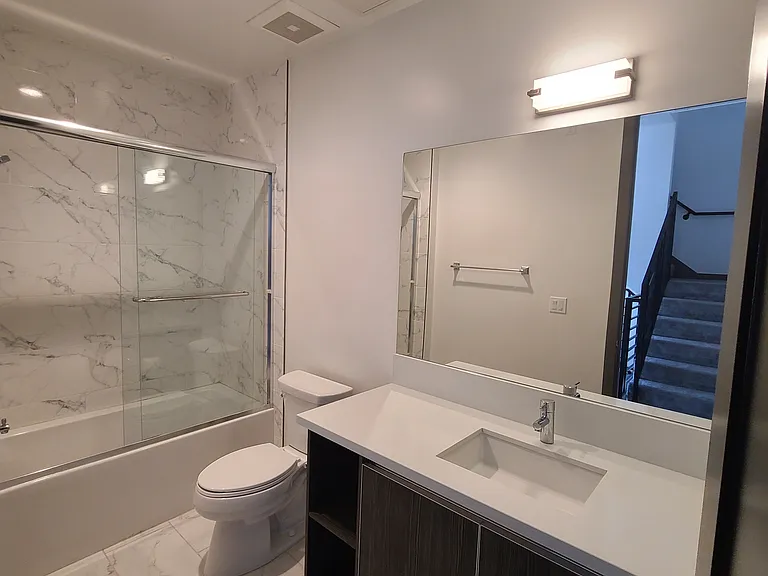 644 N Hobart Blvd — Photo 21