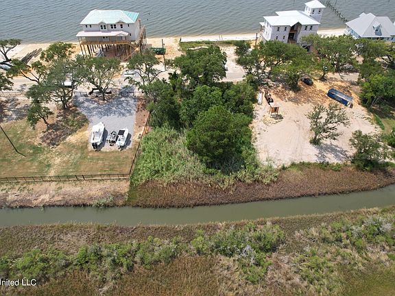 2nd image of 8201 Belle Fontaine Dr