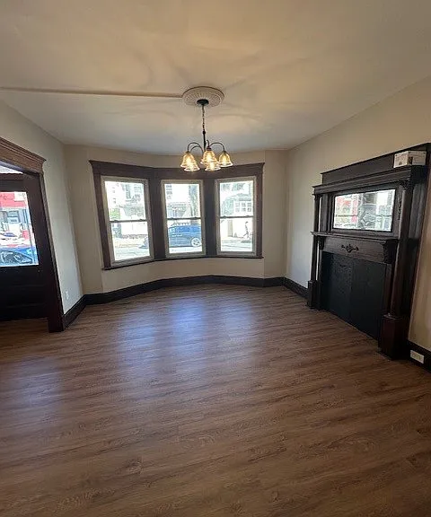 945 Broadway — Photo 5