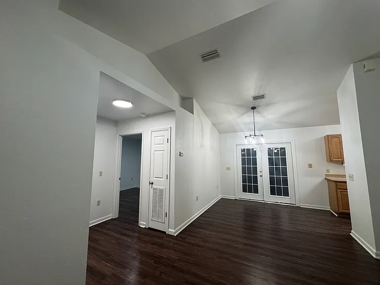 592 NW Turner Ave — Photo 6