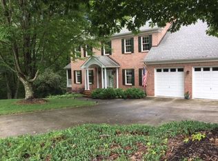 112 Whippoorwill Dr, Oak Ridge, TN 37830