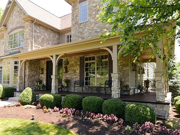2nd image of 573 Macleod Dr