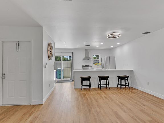5th image of 203 SE 1st Circle