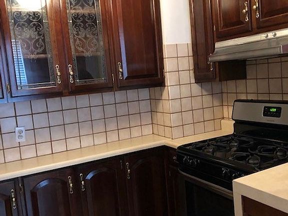 2nd image of 3730 Scott St #204