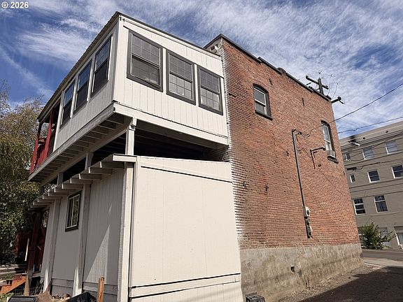 3rd image of 1005 1st St