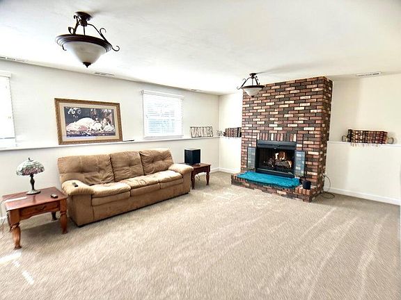 5th image of 309 Maid Marion Dr N
