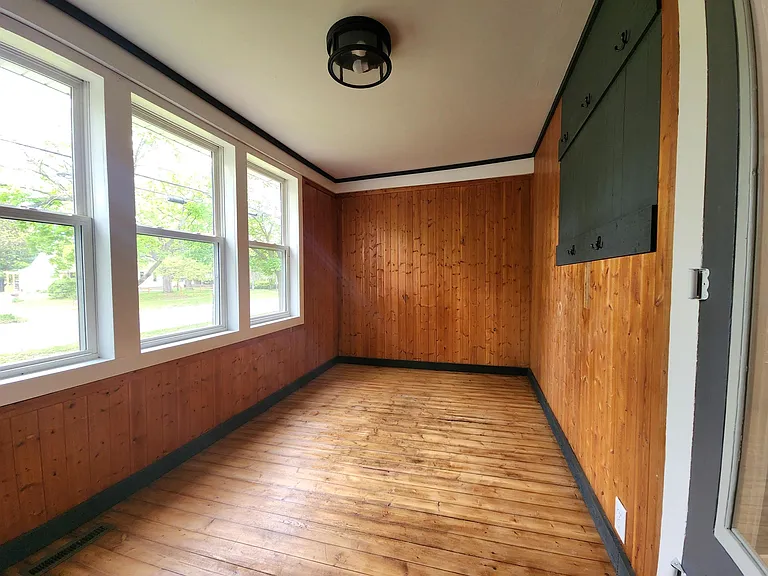 2201 E Ashman St — Photo 3