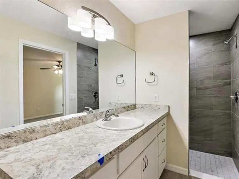 2920 SE 49th Pl — Photo 9