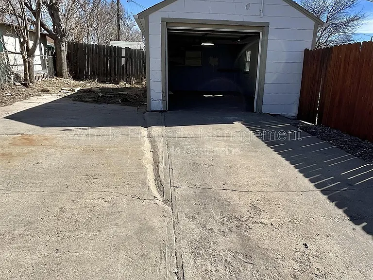 4360 Saint Paul St — Photo 27