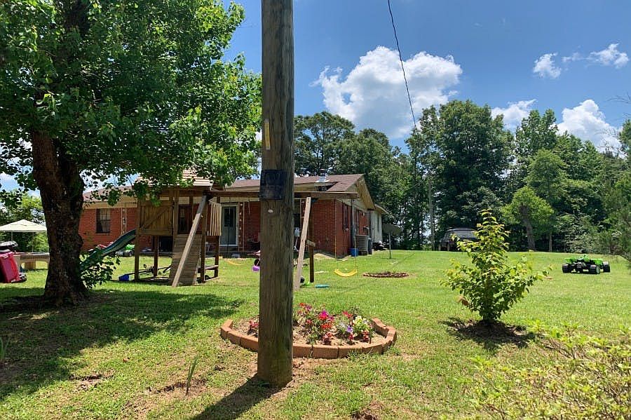 2nd image of 301 Sarah Stamper Rd