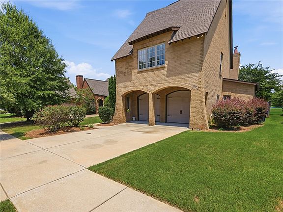 2nd image of 2615 Mimms Ln