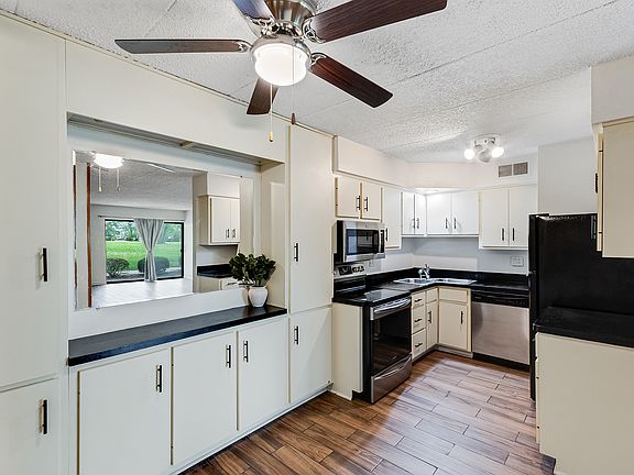 2nd image of 1620 Richmond Cir Unit 106