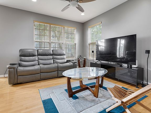 4th image of 460 Vaughn Cir