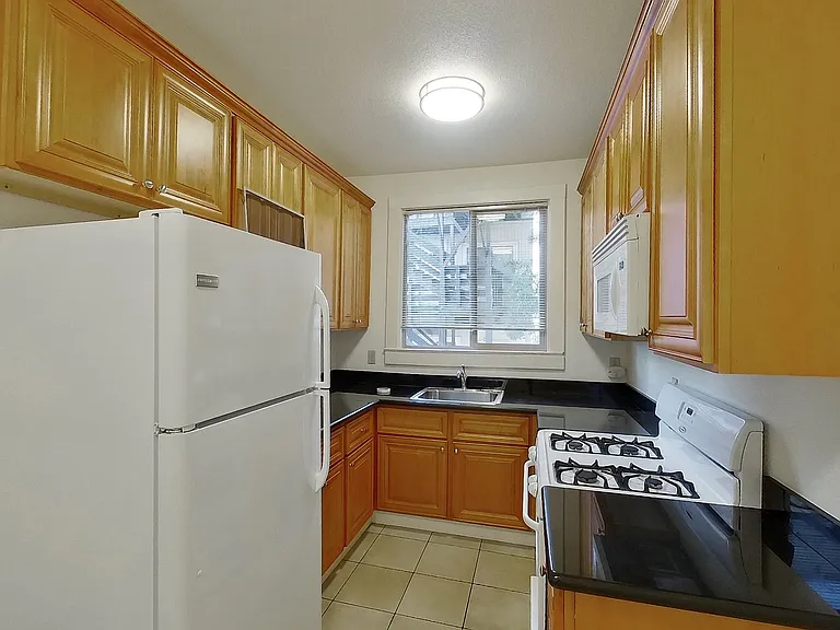 2644 Dwight Way — Photo 9