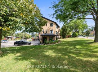 5 Brendwin Rd, Toronto, ON M6N4V6