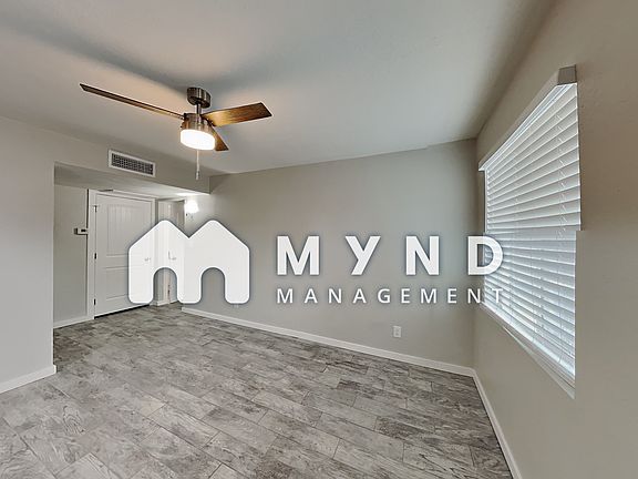 3rd image of 1302 E Vista Ave #4