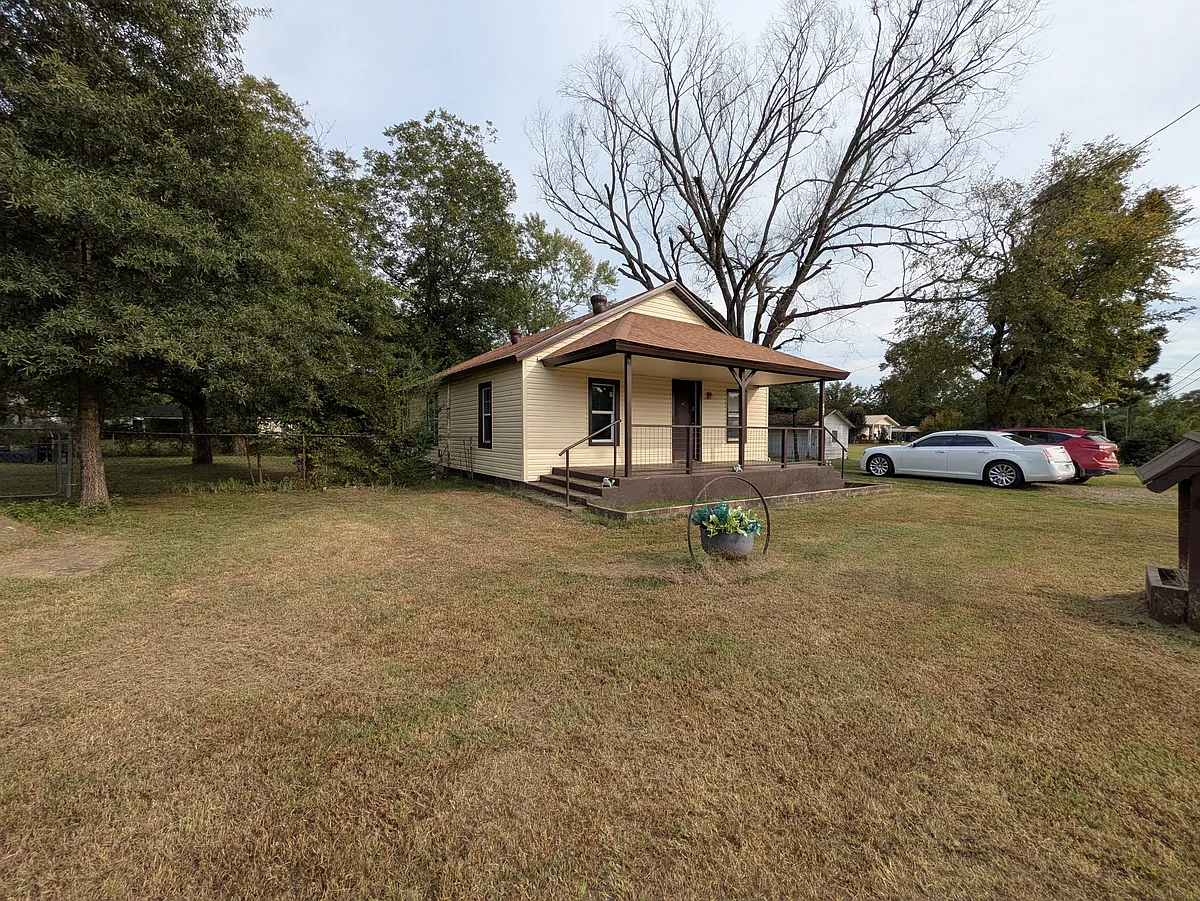 Building Photo - 405 S Skaggs Rd