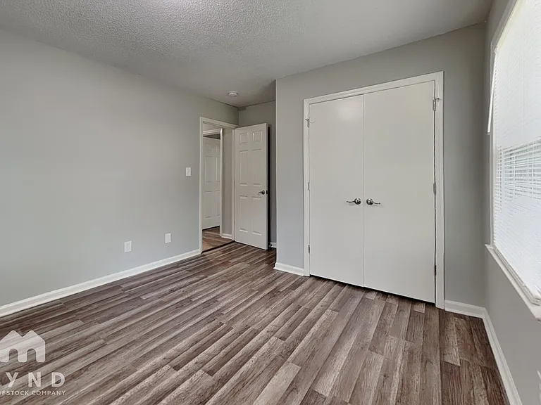 547 Whitethorn Dr — Photo 13