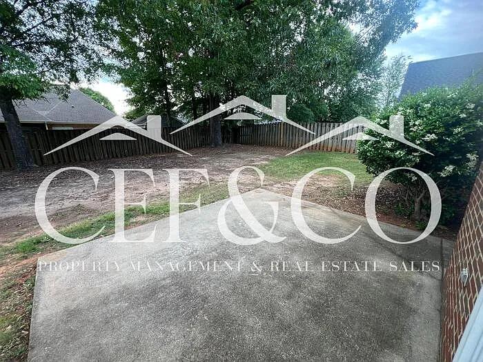 729 Lanyon Ln — Photo 24