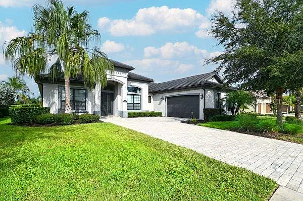 3 bed, 3.0 bath, 2815 sqft, $10,500 — Photo 2