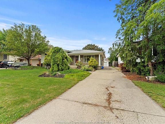 4th image of 381 Woodridge Dr