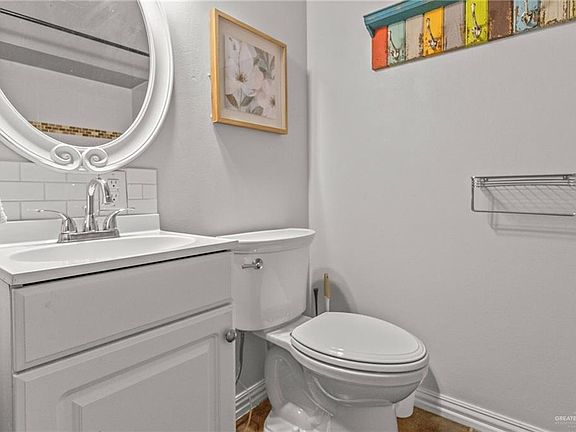5th image of 2113 Harvey Dr