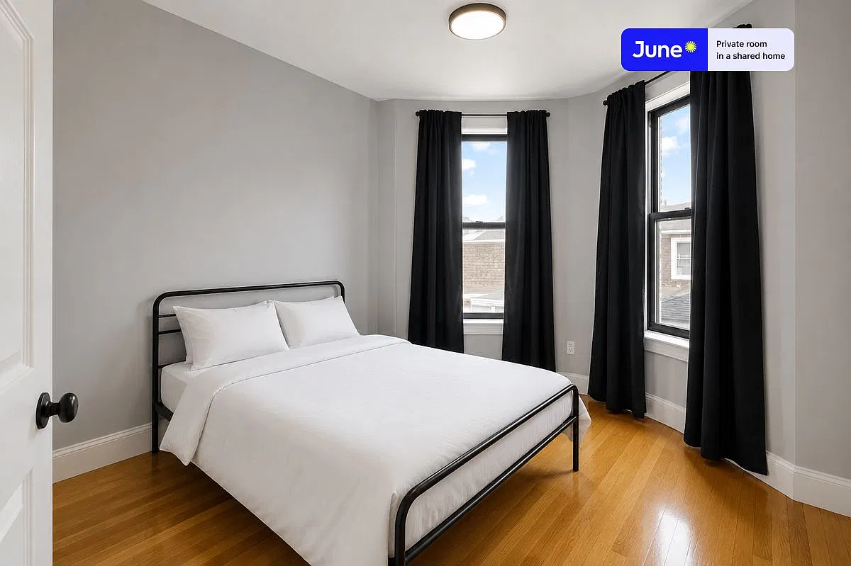 Queen bedroom in 4 bed/2 bath home in Allston #535 A — Photo 1