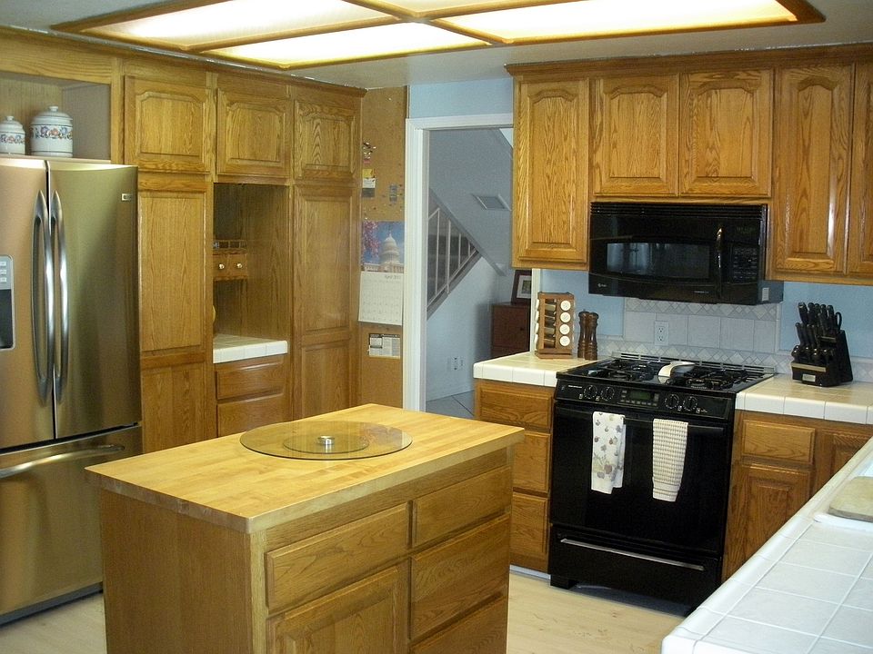 2nd image of 19981 Fernglen Dr