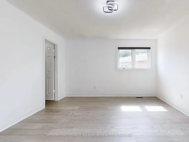 22A Waltham Cres — Photo 37
