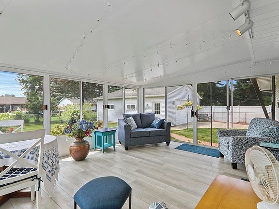 4th image of 2426 Sauk Dr