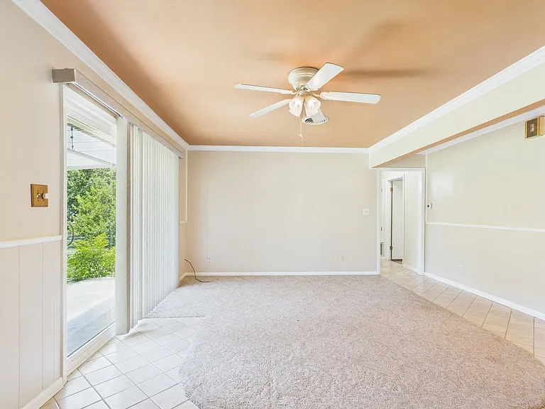 1206 Crenwelge Dr — Photo 3