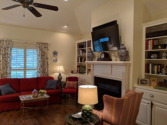 4th image of 2927 Summer Hill Cir