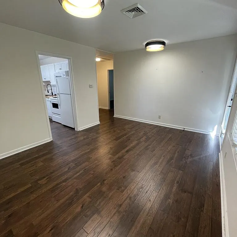 49 Trowbridge Ln — Photo 3