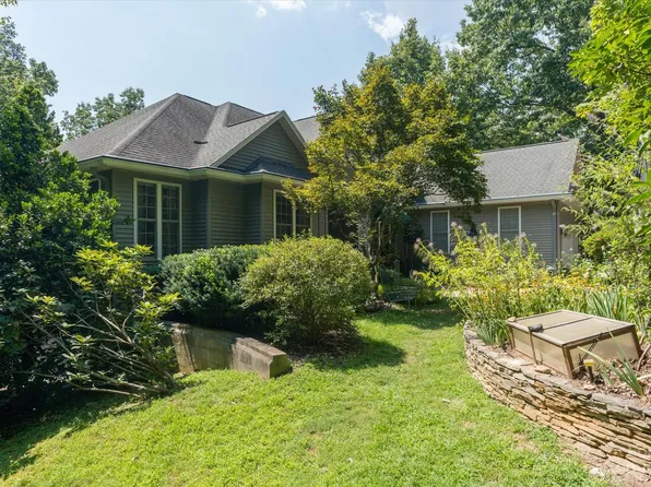 41 Magnolia Ln, Columbus, NC 28722